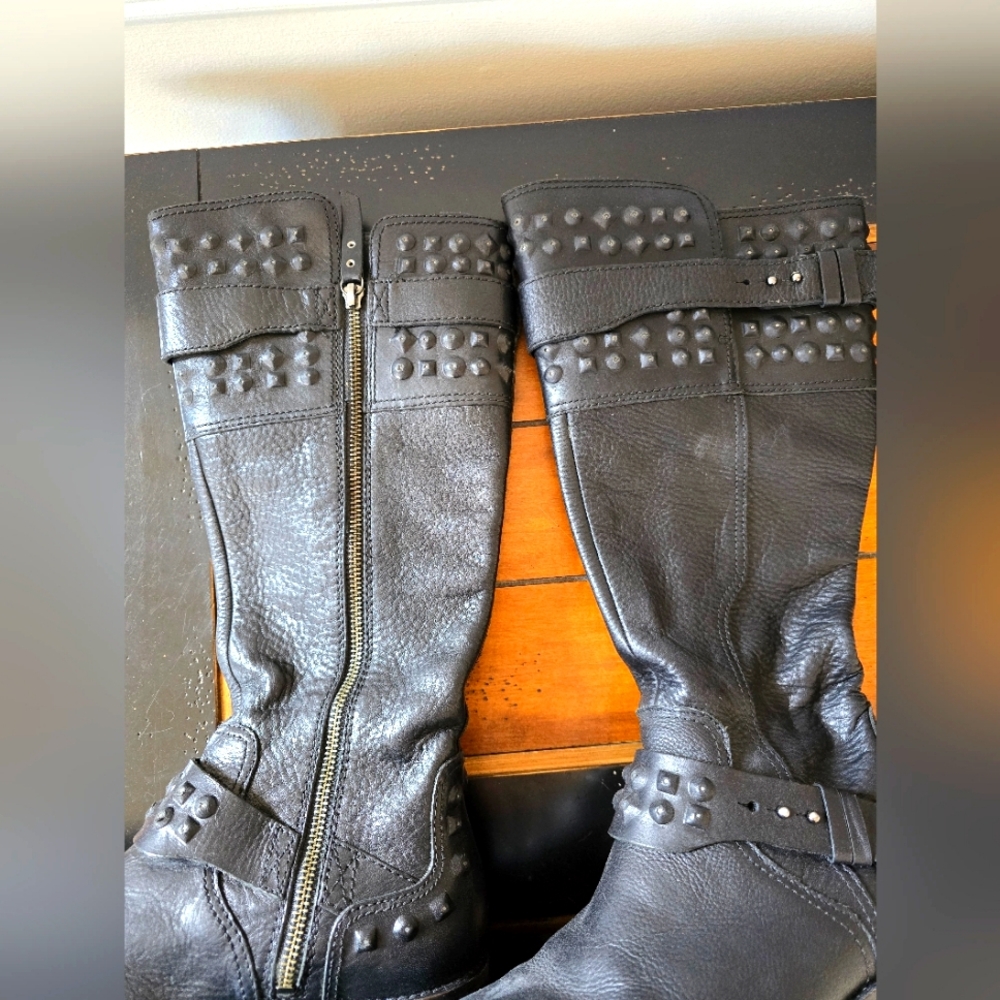 UGG Australia Dayle Leather Studded Boots - Picture 10 of 13